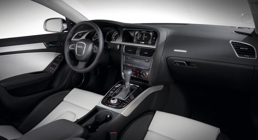 Торпедо Audi A5 Sportback 3.0 TDI Quattro 2009 года  (фото 14 из 40)